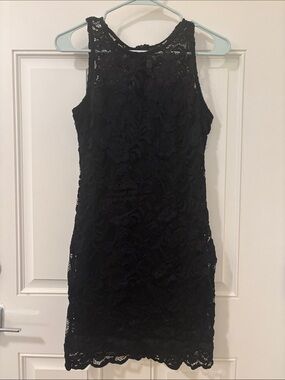 Black Lace Sleeveless Sheath Dress - Classic Women's Evening Dress